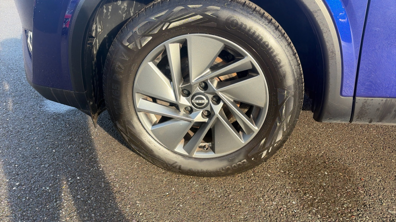 Nissan Qashqai 1.3 DiG-T MH Acenta Premium 5dr Petrol Hatchback